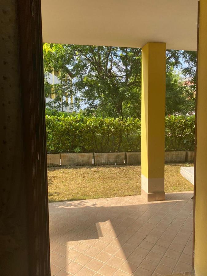 Appartamento Il Faro Con Giardino In Residence Con Piscina เดเซนซาโนเดลการ์ดา ภายนอก รูปภาพ