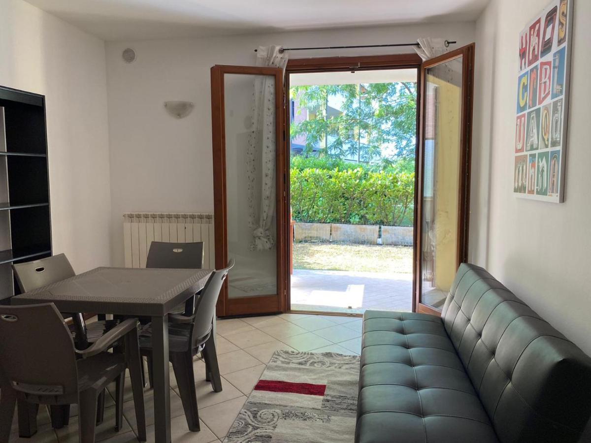 Appartamento Il Faro Con Giardino In Residence Con Piscina เดเซนซาโนเดลการ์ดา ภายนอก รูปภาพ