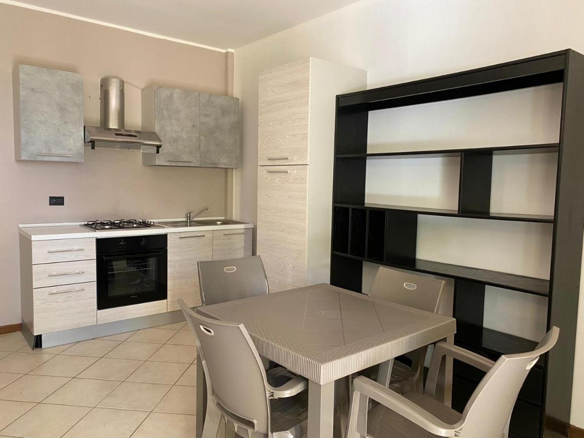 Appartamento Il Faro Con Giardino In Residence Con Piscina เดเซนซาโนเดลการ์ดา ภายนอก รูปภาพ