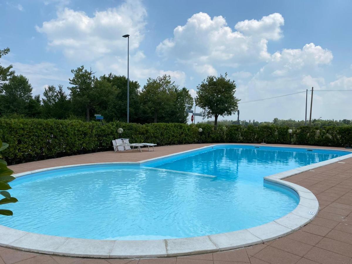 Appartamento Il Faro Con Giardino In Residence Con Piscina เดเซนซาโนเดลการ์ดา ภายนอก รูปภาพ