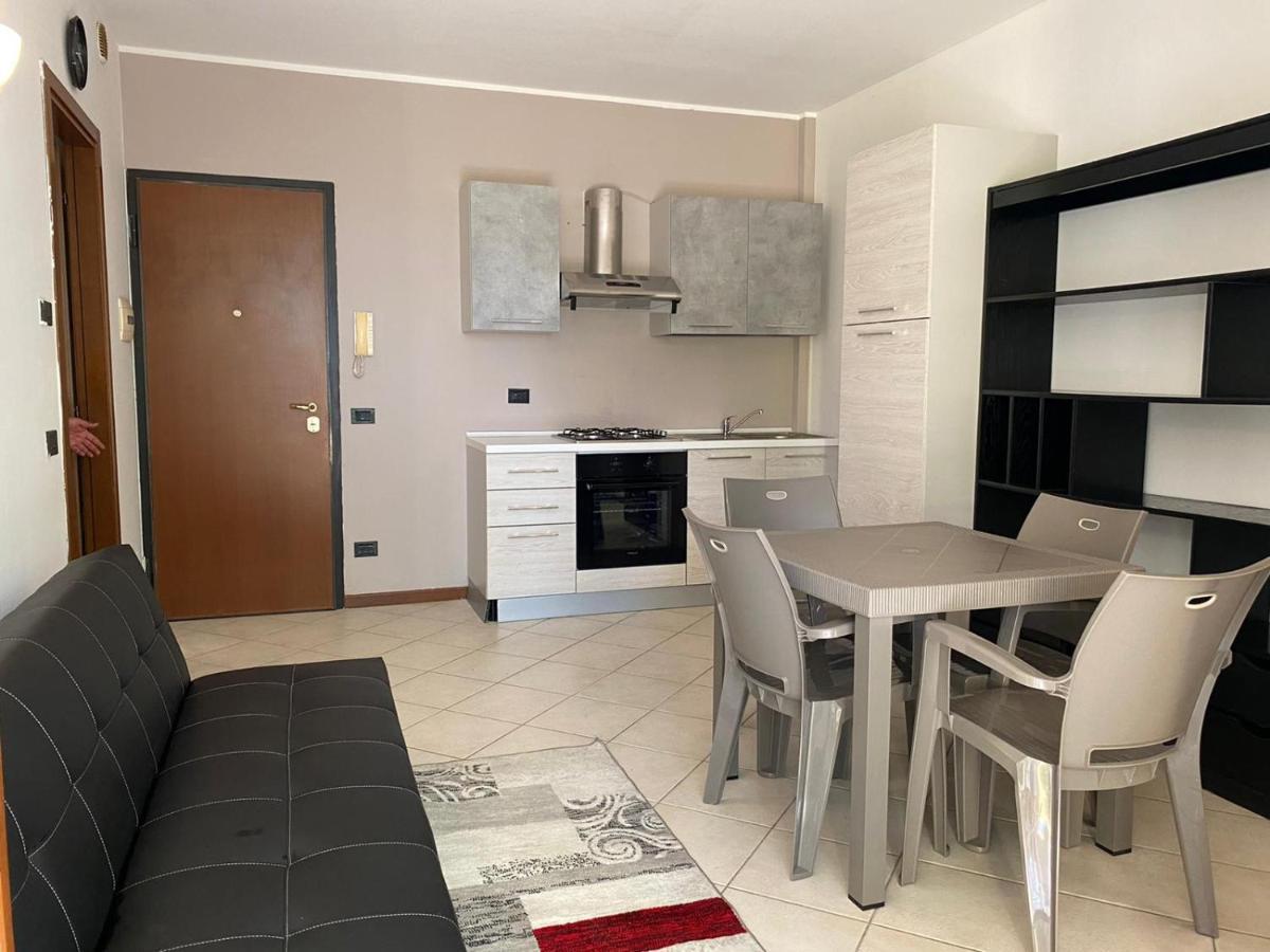 Appartamento Il Faro Con Giardino In Residence Con Piscina เดเซนซาโนเดลการ์ดา ภายนอก รูปภาพ