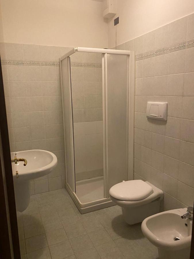 Appartamento Il Faro Con Giardino In Residence Con Piscina เดเซนซาโนเดลการ์ดา ภายนอก รูปภาพ