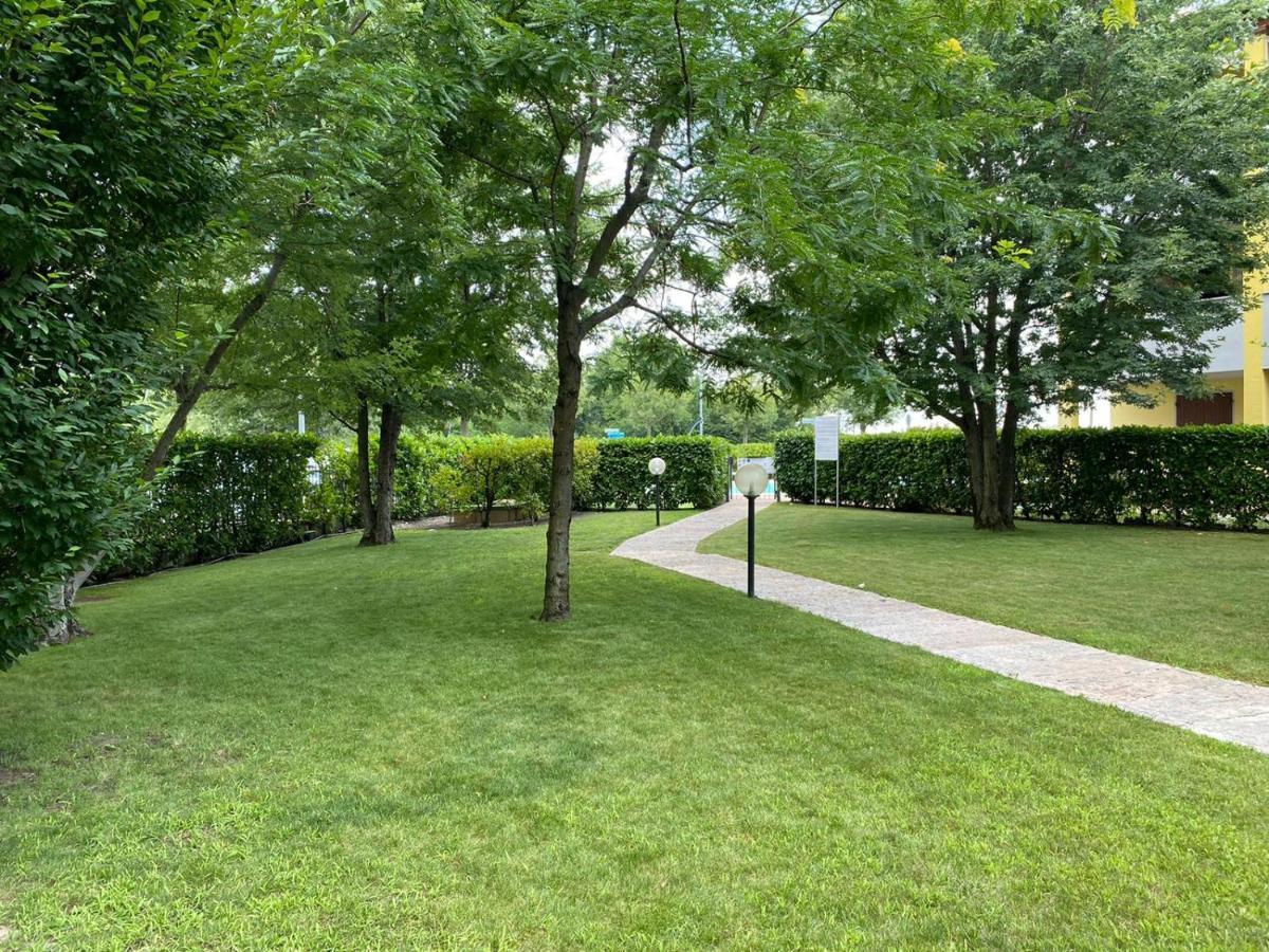 Appartamento Il Faro Con Giardino In Residence Con Piscina เดเซนซาโนเดลการ์ดา ภายนอก รูปภาพ