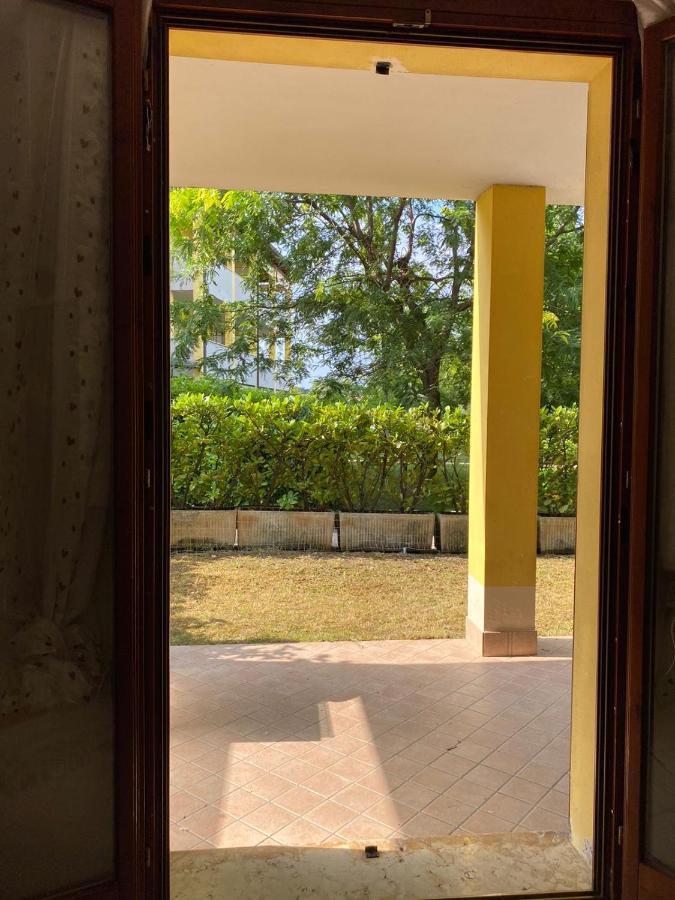 Appartamento Il Faro Con Giardino In Residence Con Piscina เดเซนซาโนเดลการ์ดา ภายนอก รูปภาพ