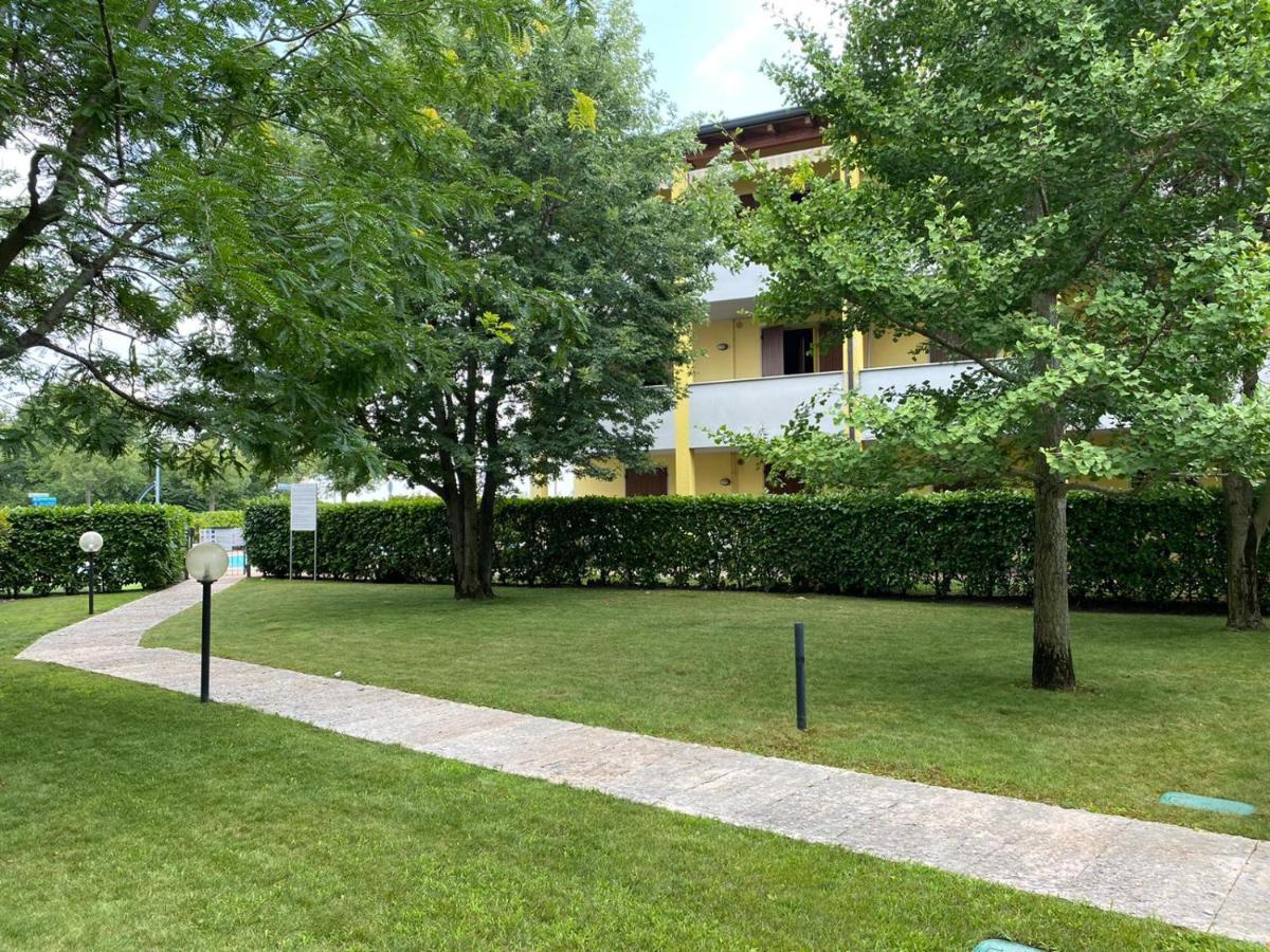 Appartamento Il Faro Con Giardino In Residence Con Piscina เดเซนซาโนเดลการ์ดา ภายนอก รูปภาพ